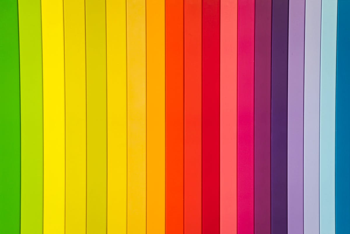 Arc-en-ciel de couleurs représentant les différentes lumières utilisées en chromothérapie